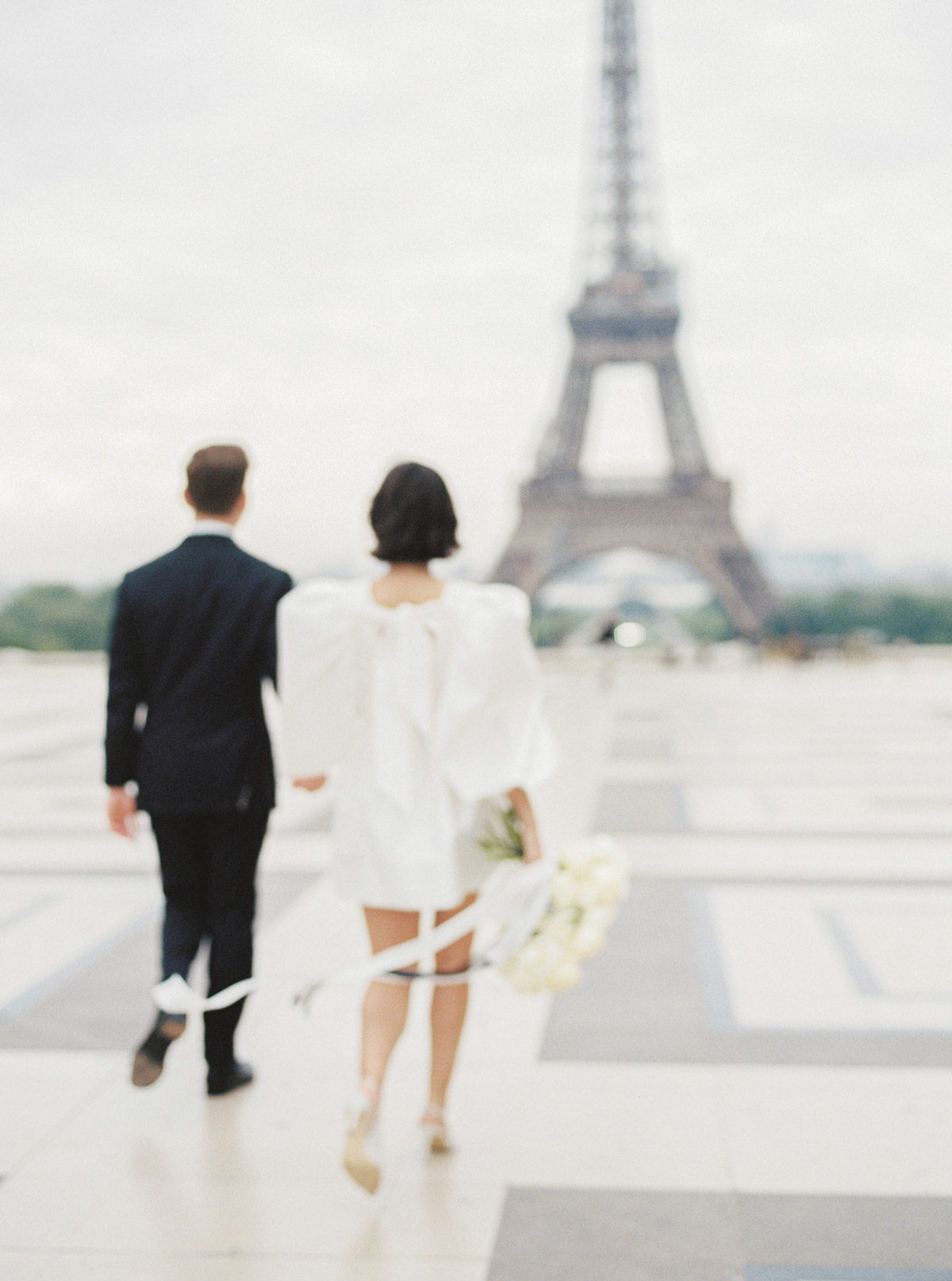 Fotoshooting in Paris, Eifelturm - Die Hochzeitsfotografen